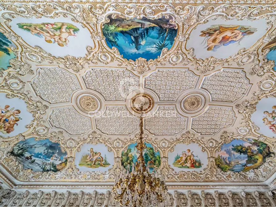 Immagine 15 di Palazzo in vendita  in Corso Savoia 84 a Acireale