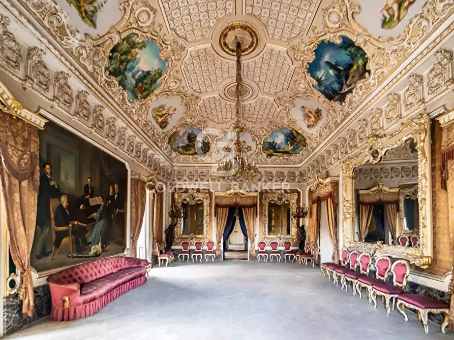 Immagine 11 di Palazzo in vendita  in Corso Savoia 84 a Acireale