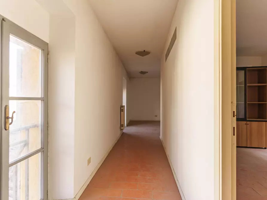 Immagine 11 di Ufficio in vendita  in Via Umberto I 7 a Foligno