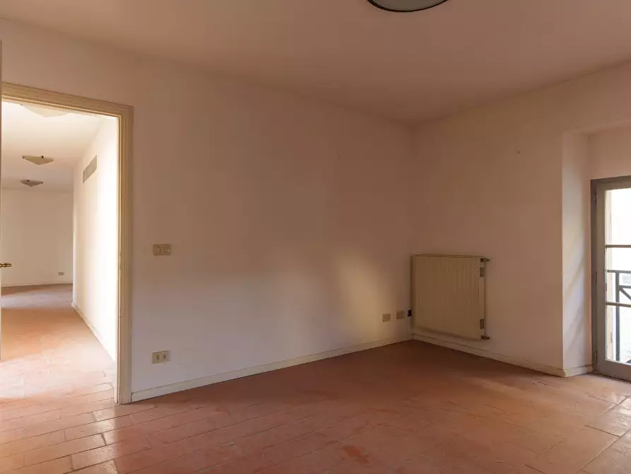 Immagine 12 di Ufficio in vendita  in Via Umberto I 7 a Foligno