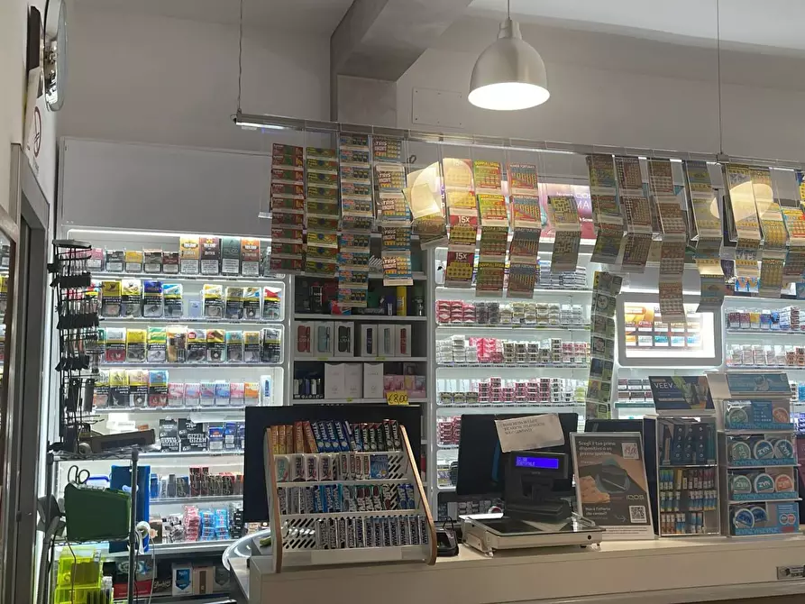 Immagine 2 di Attività commerciale in vendita  a Foligno