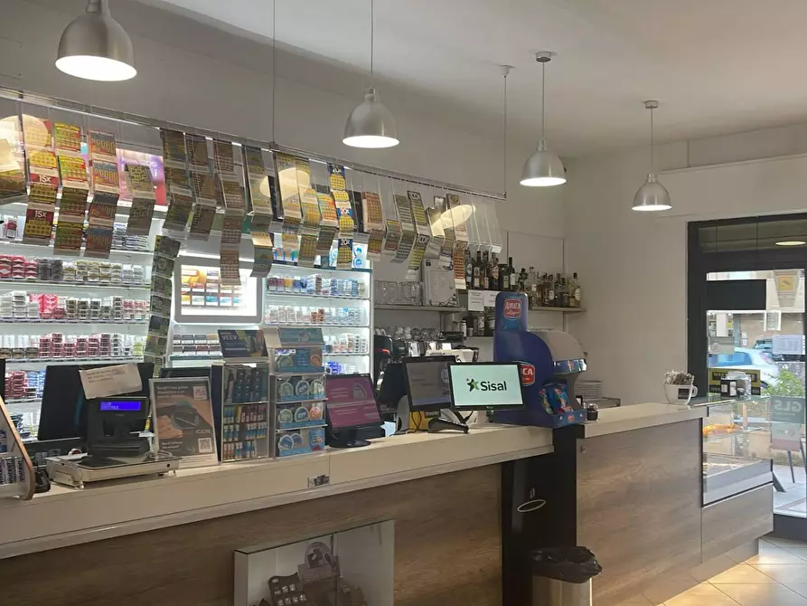 Immagine 1 di Attività commerciale in vendita  a Foligno