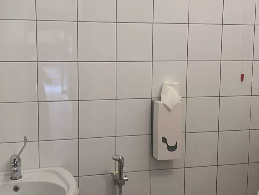 Immagine 8 di Attività commerciale in vendita  a Foligno