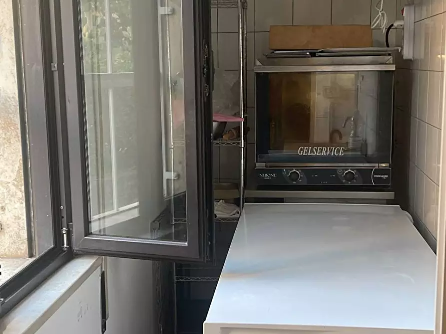 Immagine 4 di Attività commerciale in vendita  a Foligno