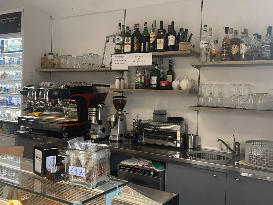 Immagine 3 di Attività commerciale in vendita  a Foligno