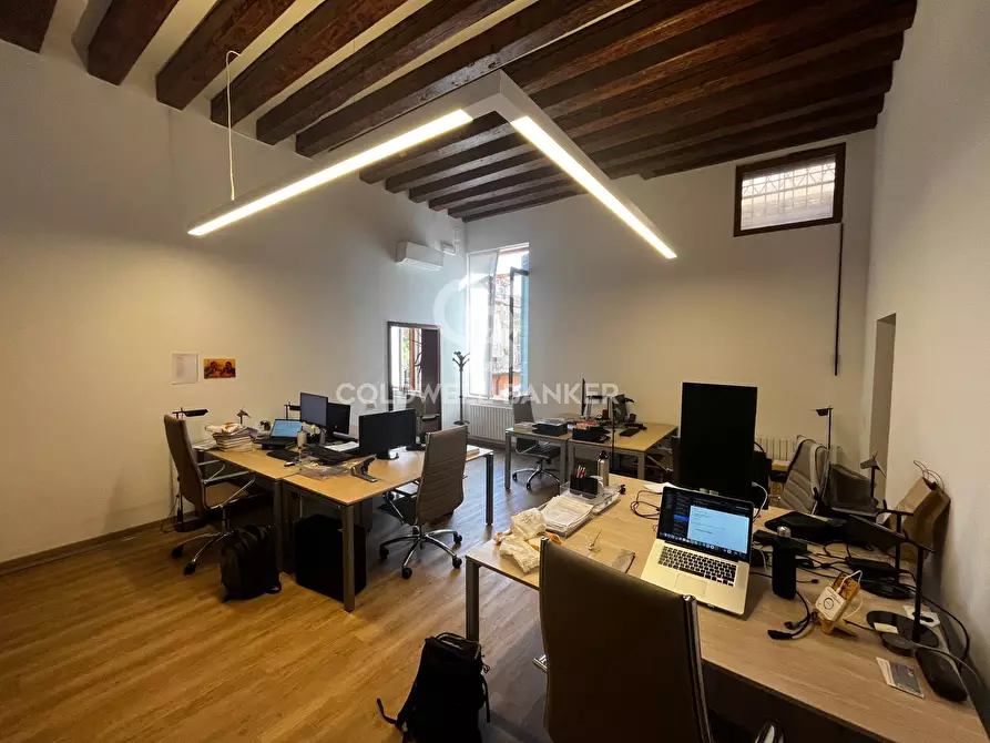 Immagine 13 di Ufficio in affitto  in Ponte dei Bareteri a Venezia