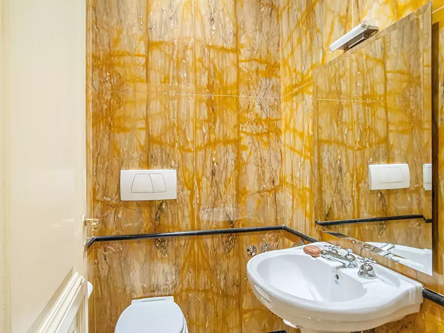 Immagine 37 di Appartamento in vendita  in Via Giovanni Mercadante a Roma