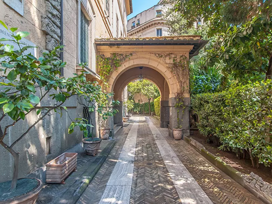 Immagine 42 di Appartamento in vendita  in Via Giovanni Mercadante a Roma