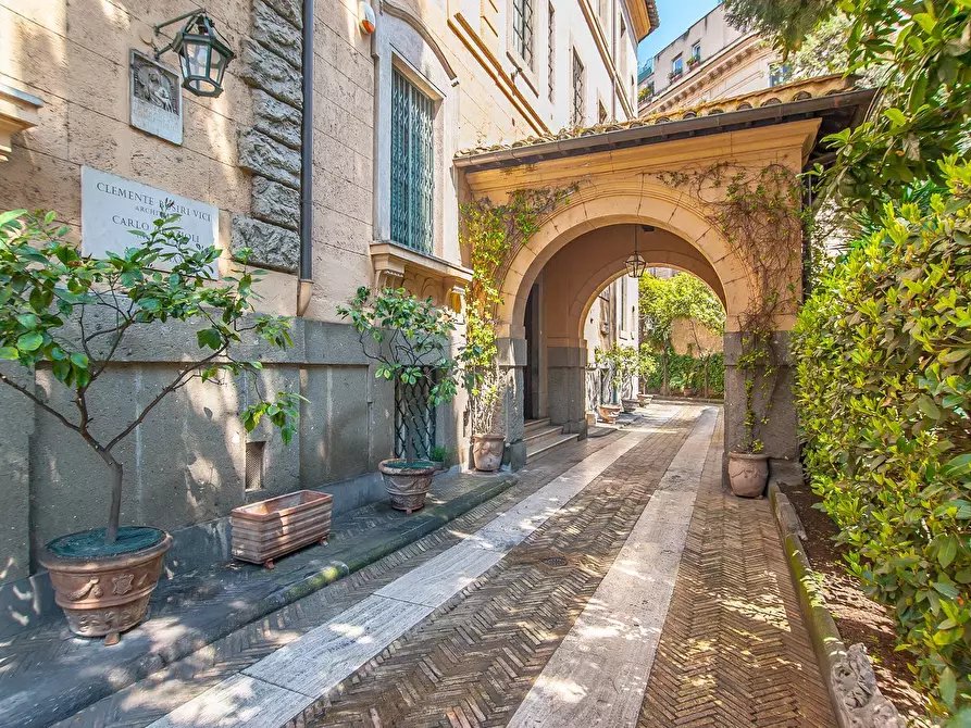 Immagine 43 di Appartamento in vendita  in Via Giovanni Mercadante a Roma