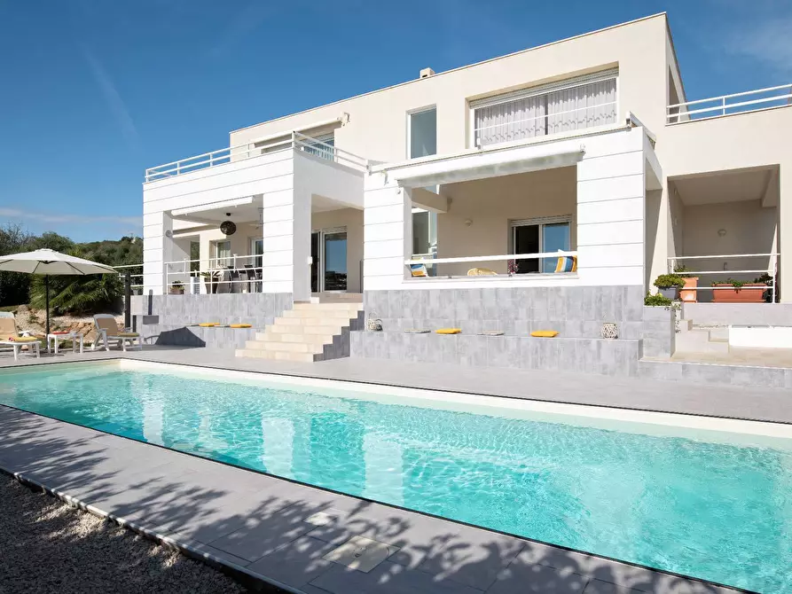 Immagine 2 di Villa in vendita  in Via Sandro Pertini 5 a Galtelli