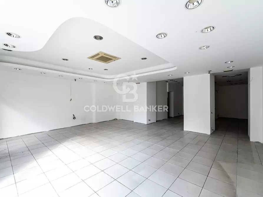 Immagine 4 di Locale commerciale in vendita  in Via Vittorio Emanuele 24 - 26 a Acireale