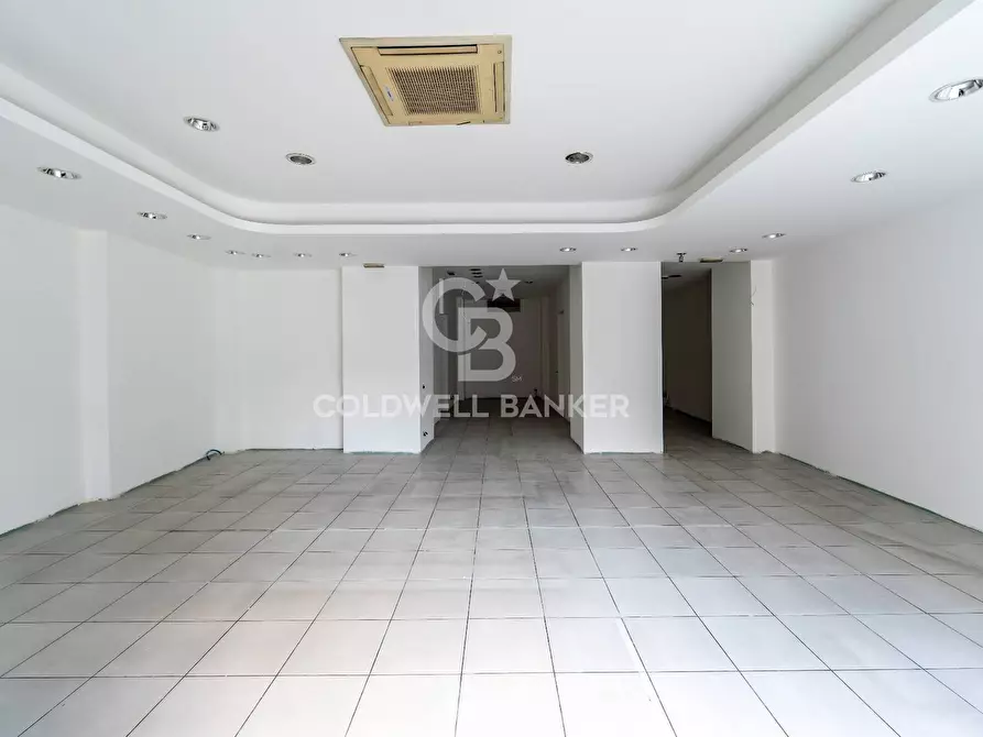 Immagine 6 di Locale commerciale in vendita  in Via Vittorio Emanuele 24 - 26 a Acireale