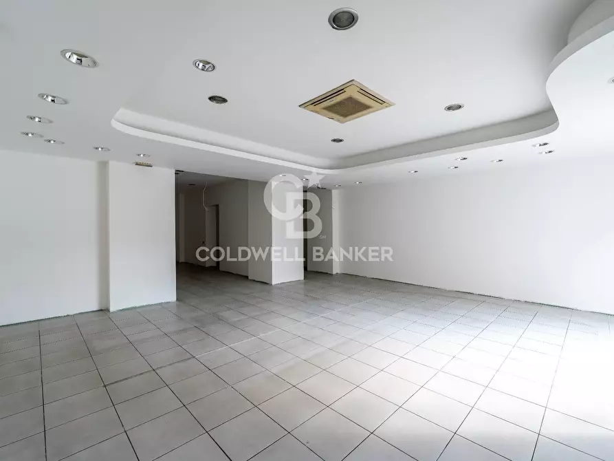 Immagine 5 di Locale commerciale in vendita  in Via Vittorio Emanuele 24 - 26 a Acireale