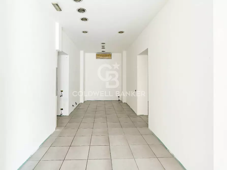 Immagine 7 di Locale commerciale in vendita  in Via Vittorio Emanuele 24 - 26 a Acireale