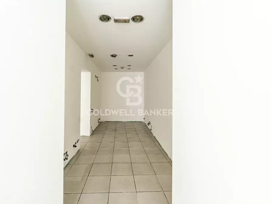 Immagine 8 di Locale commerciale in vendita  in Via Vittorio Emanuele 24 - 26 a Acireale