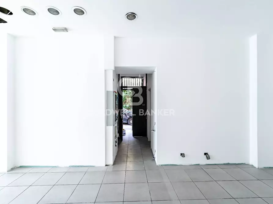 Immagine 12 di Locale commerciale in vendita  in Via Vittorio Emanuele 24 - 26 a Acireale