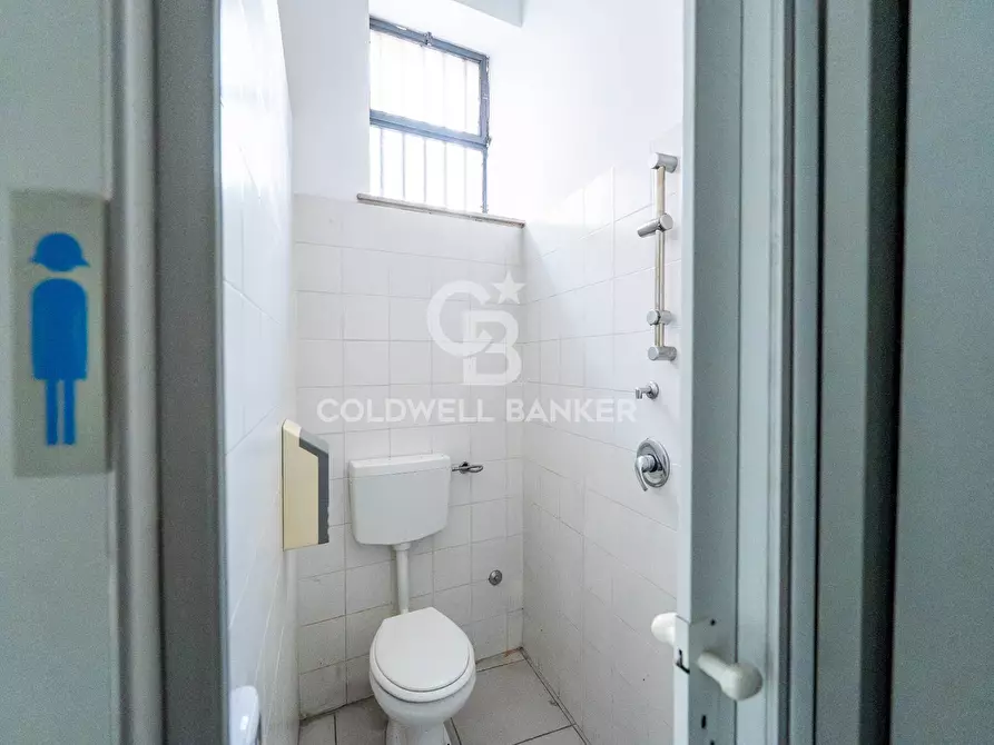 Immagine 14 di Locale commerciale in vendita  in Via Vittorio Emanuele 24 - 26 a Acireale