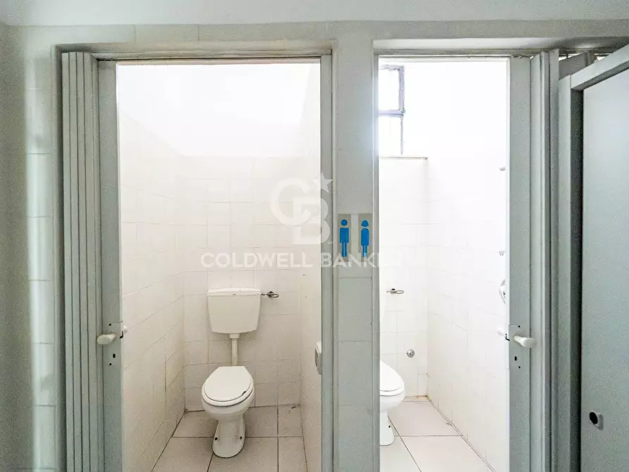 Immagine 15 di Locale commerciale in vendita  in Via Vittorio Emanuele 24 - 26 a Acireale