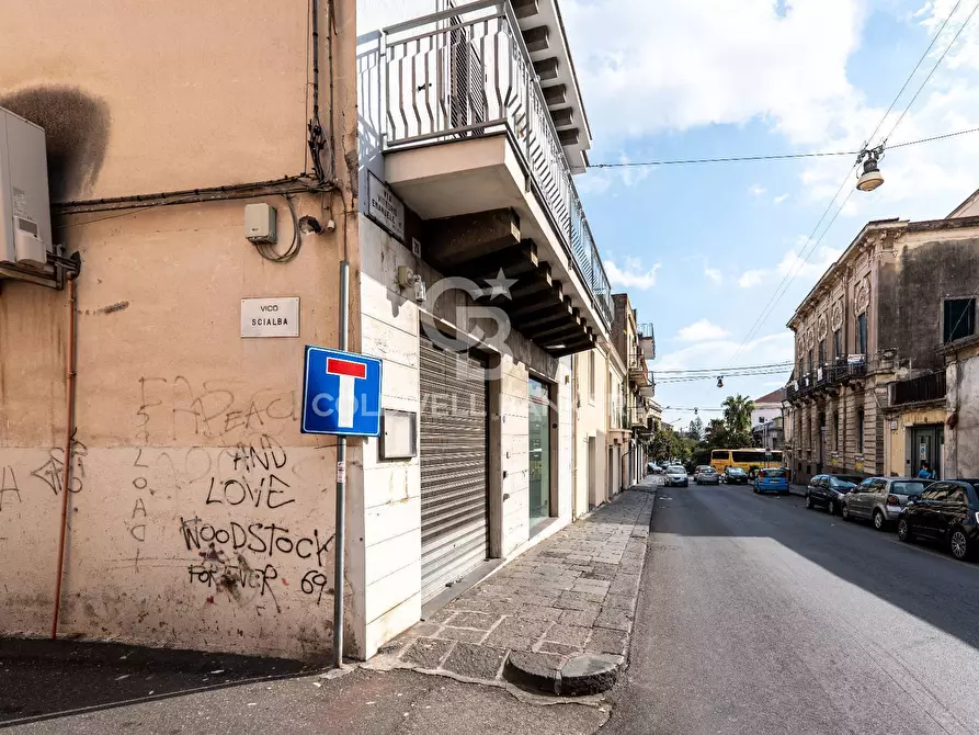 Immagine 19 di Locale commerciale in vendita  in Via Vittorio Emanuele 24 - 26 a Acireale