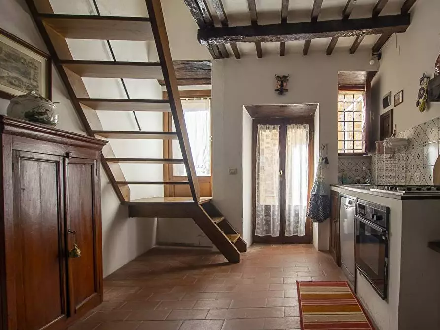 Immagine 3 di Appartamento in vendita  in Vicolo Varese 17 A e B a Pitigliano