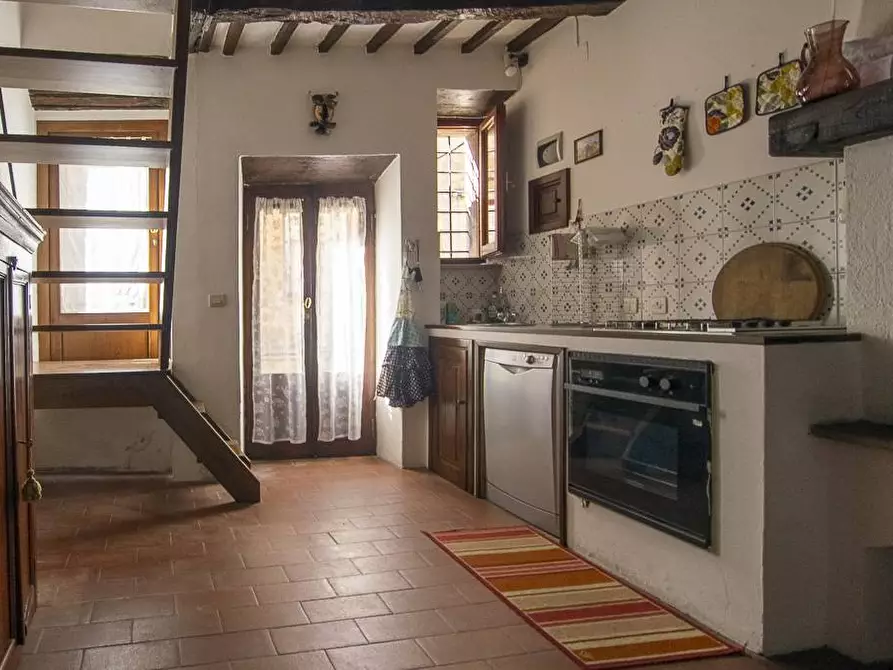 Immagine 2 di Appartamento in vendita  in Vicolo Varese 17 A e B a Pitigliano