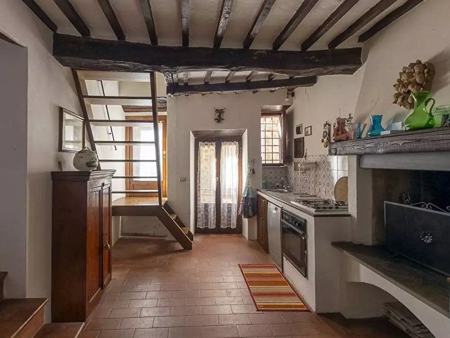 Immagine 4 di Appartamento in vendita  in Vicolo Varese 17 A e B a Pitigliano