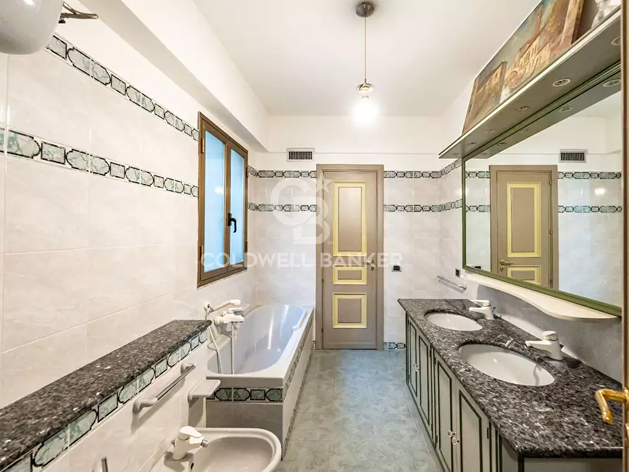 Immagine 25 di Appartamento in vendita  in Piazza Ariosto 13 a Catania