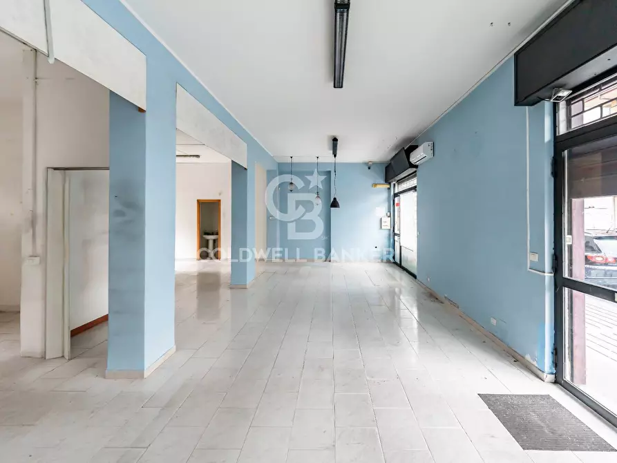 Immagine 3 di Locale commerciale in vendita  in Via Bellini 11-13 a Valverde