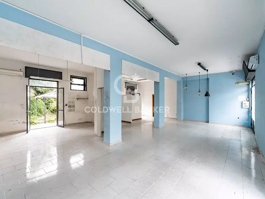 Immagine 4 di Locale commerciale in vendita  in Via Bellini 11-13 a Valverde