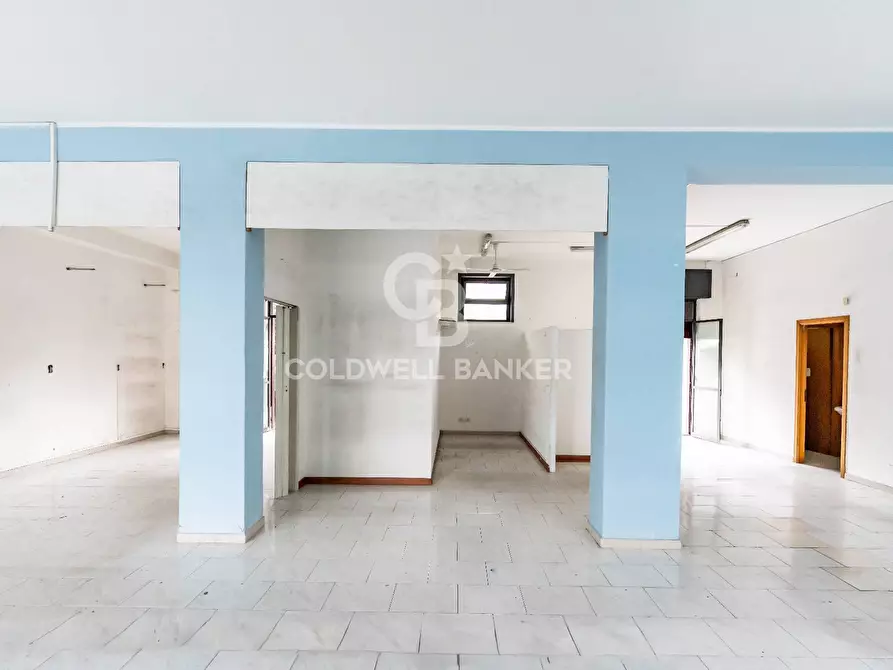 Immagine 5 di Locale commerciale in vendita  in Via Bellini 11-13 a Valverde