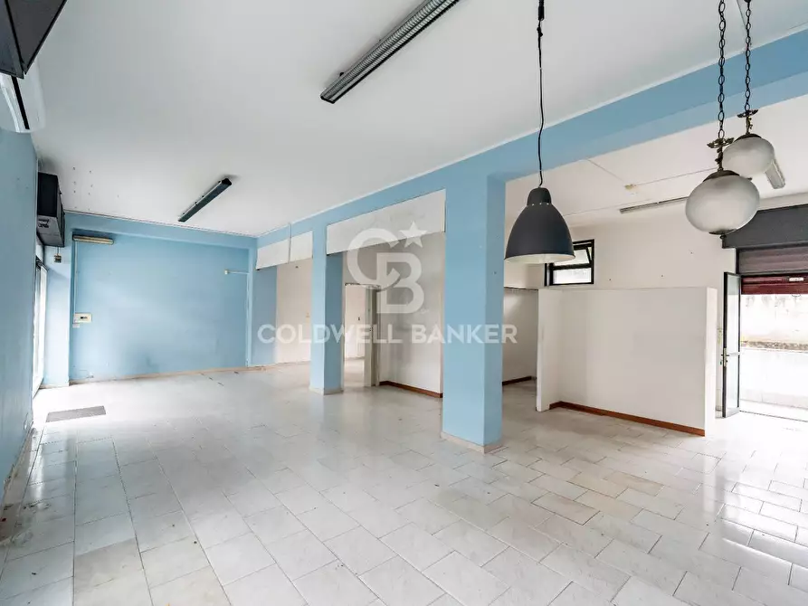 Immagine 6 di Locale commerciale in vendita  in Via Bellini 11-13 a Valverde