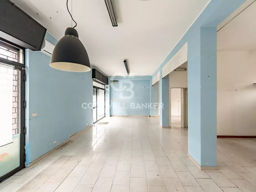 Immagine 7 di Locale commerciale in vendita  in Via Bellini 11-13 a Valverde