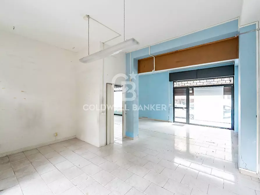 Immagine 13 di Locale commerciale in vendita  in Via Bellini 11-13 a Valverde