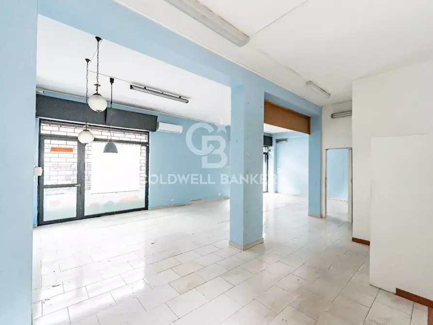 Immagine 14 di Locale commerciale in vendita  in Via Bellini 11-13 a Valverde