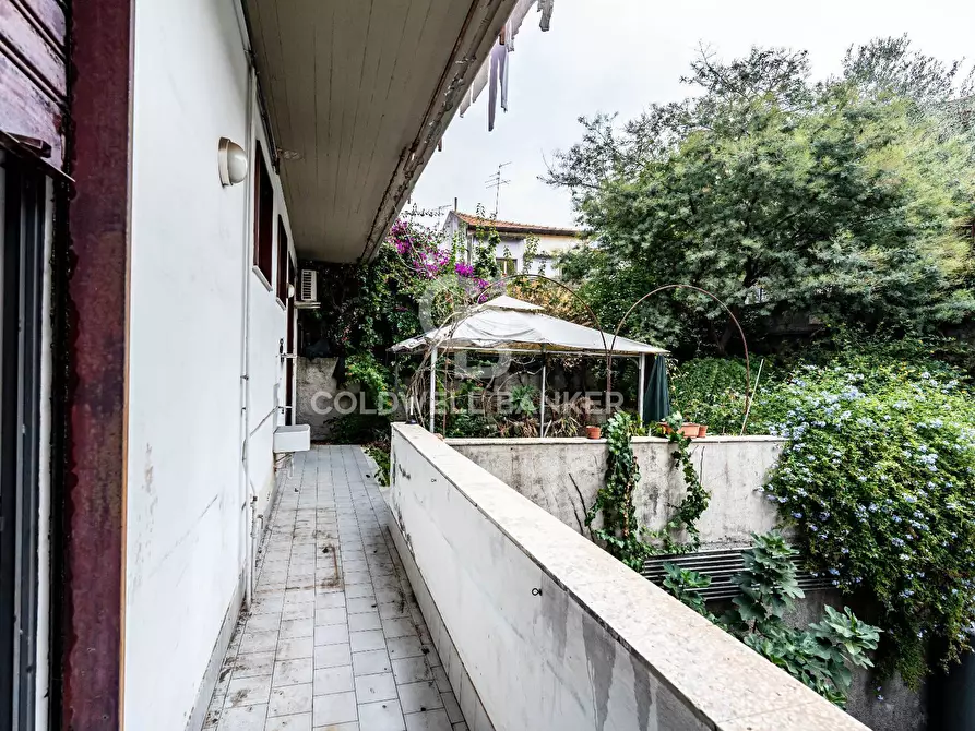 Immagine 8 di Locale commerciale in vendita  in Via Bellini 11-13 a Valverde