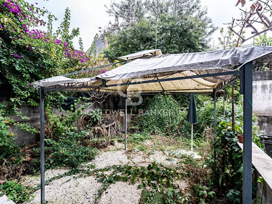 Immagine 9 di Locale commerciale in vendita  in Via Bellini 11-13 a Valverde