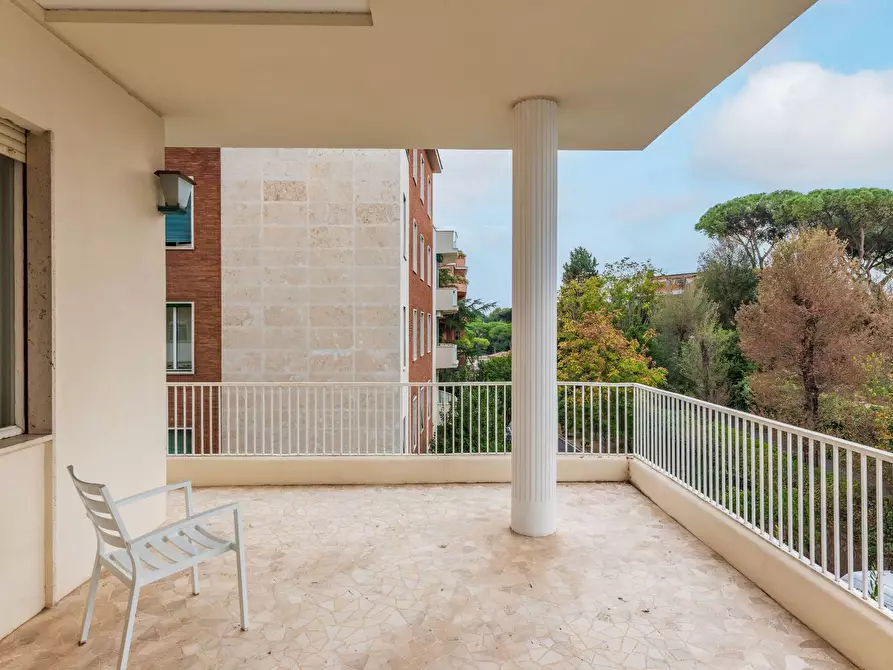 Immagine 4 di Appartamento in vendita  in Via Dei Monti Parioli a Roma