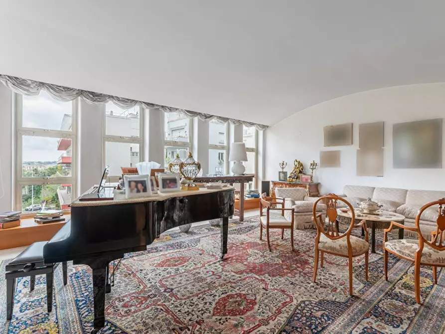 Immagine 7 di Appartamento in vendita  in Via Dei Monti Parioli a Roma