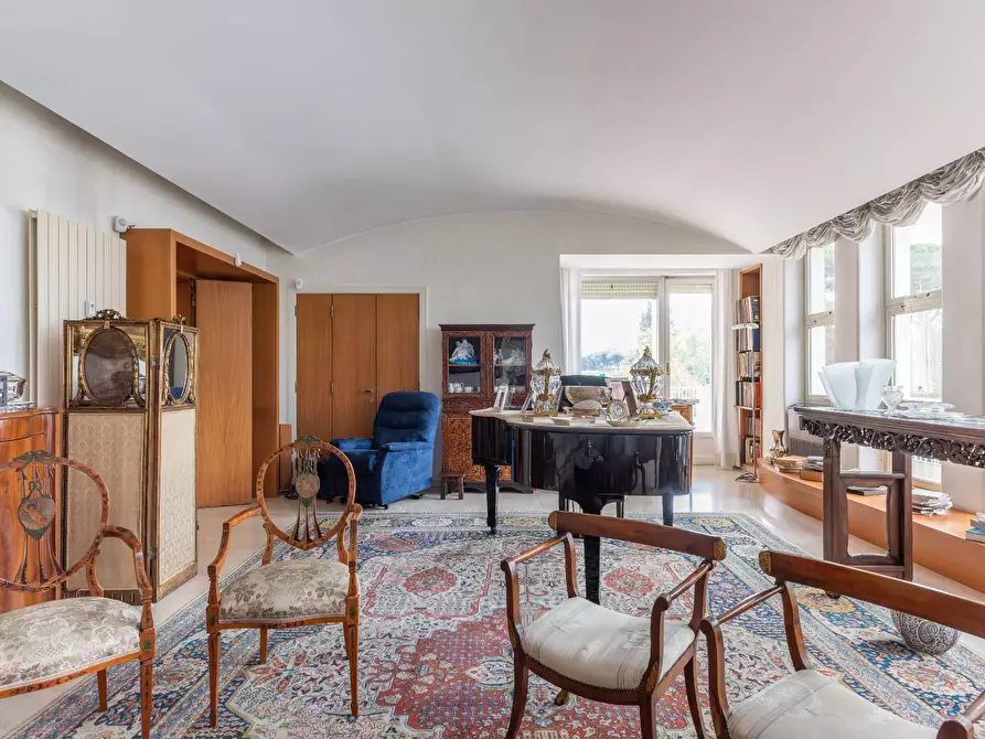 Immagine 11 di Appartamento in vendita  in Via Dei Monti Parioli a Roma