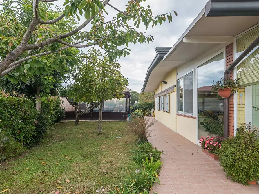 Immagine 29 di Villa in vendita  in Via Turchetta a Rimini