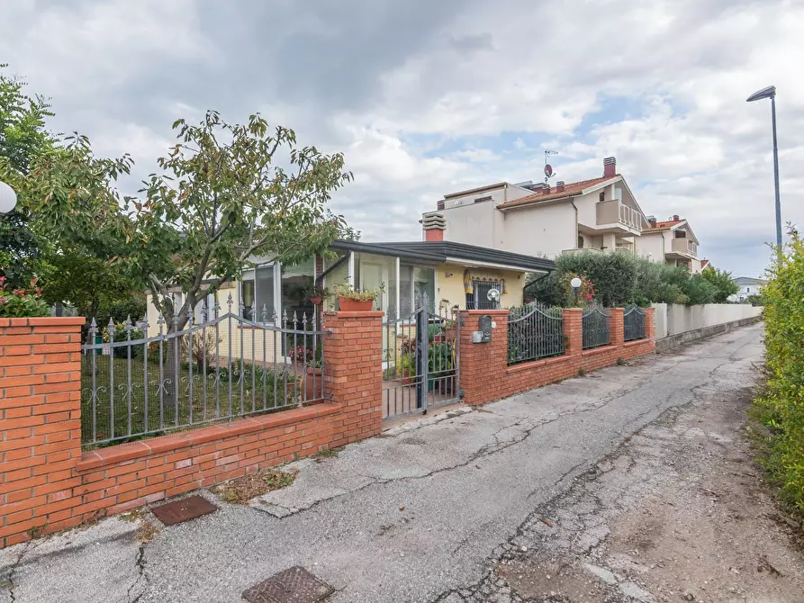 Immagine 37 di Villa in vendita  in Via Turchetta a Rimini