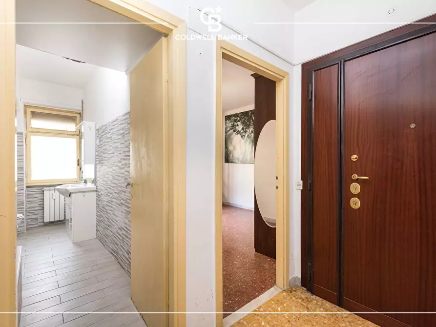 Immagine 3 di Appartamento in vendita  in Via Di Casal Bertone 171 a Roma