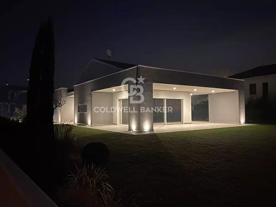 Immagine 1 di Villa in vendita  in Via Roma 90 a Massanzago