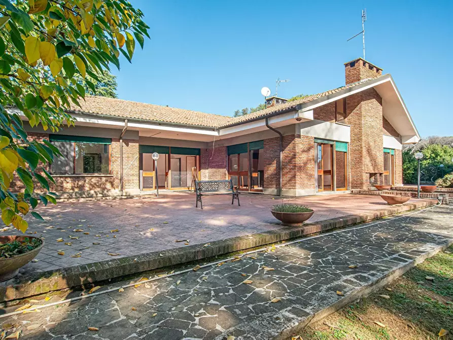 Immagine 1 di Villa in vendita  in Via di Tor Carbone 65 a Roma