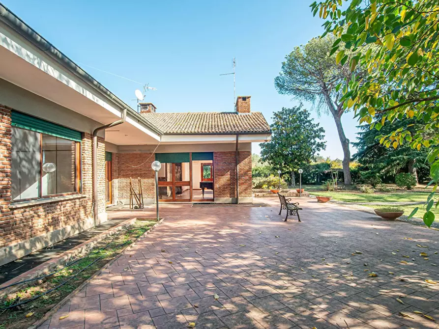 Immagine 3 di Villa in vendita  in Via di Tor Carbone 65 a Roma