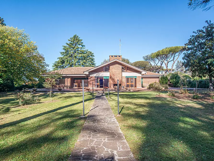 Immagine 5 di Villa in vendita  in Via di Tor Carbone 65 a Roma