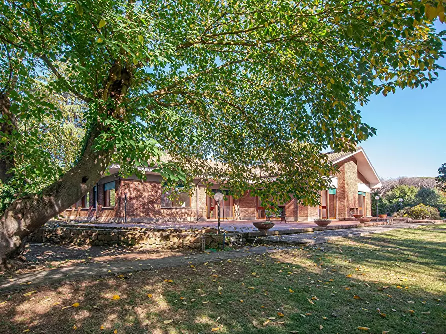 Immagine 7 di Villa in vendita  in Via di Tor Carbone 65 a Roma