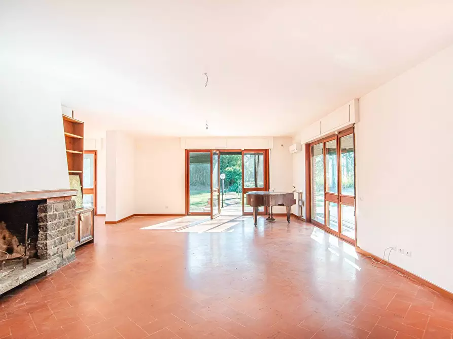 Immagine 14 di Villa in vendita  in Via di Tor Carbone 65 a Roma