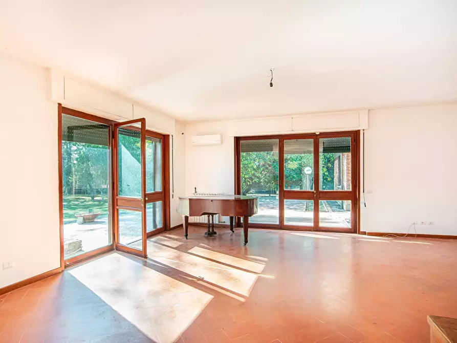 Immagine 16 di Villa in vendita  in Via di Tor Carbone 65 a Roma