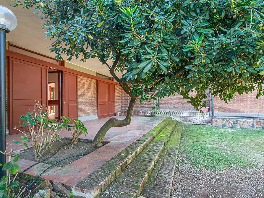 Immagine 44 di Villa in vendita  in Via di Tor Carbone 65 a Roma
